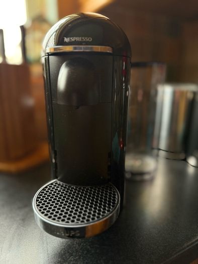 Nespresso Vertuo coffee machine & pod holder