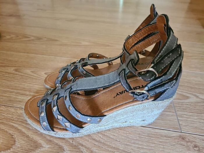 sandals size 38