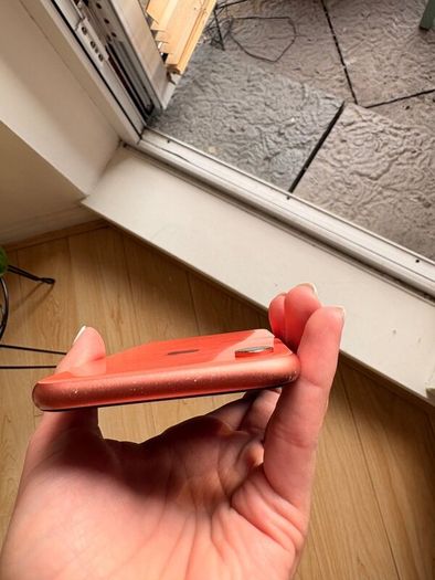iPhone XR 64GB Coral  Unlocked, Good Condi