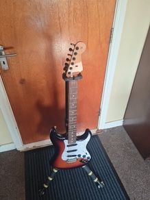 Fender strat Mim w Locking tuners