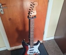 Fender strat Mim w Locking tuners