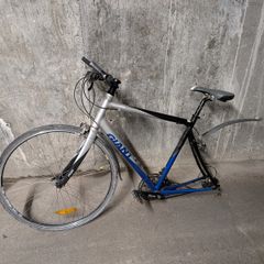 Large Giant FCR2.5 (needs rear wheel)