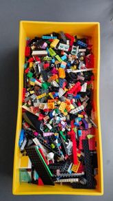 LEGO Bundle: 2.45kg Genuine LEGO with Yellow Storage Box