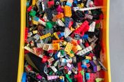 LEGO Bundle: 2.45kg Genuine LEGO with Yellow Storage Box