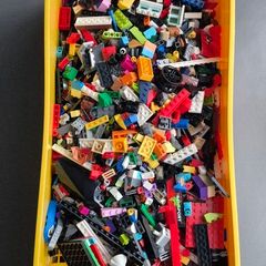 LEGO Bundle: 2.45kg Genuine LEGO with Yellow Storage Box