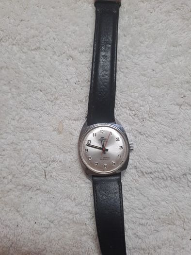 Vintage mechanical Pierpont watch.