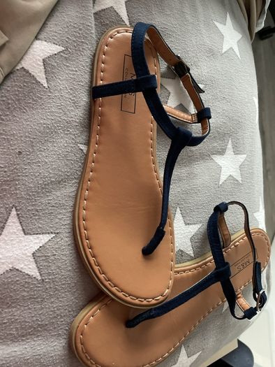 Navy flipflops