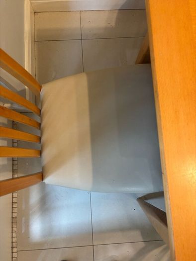 Dining table & 6 chairs