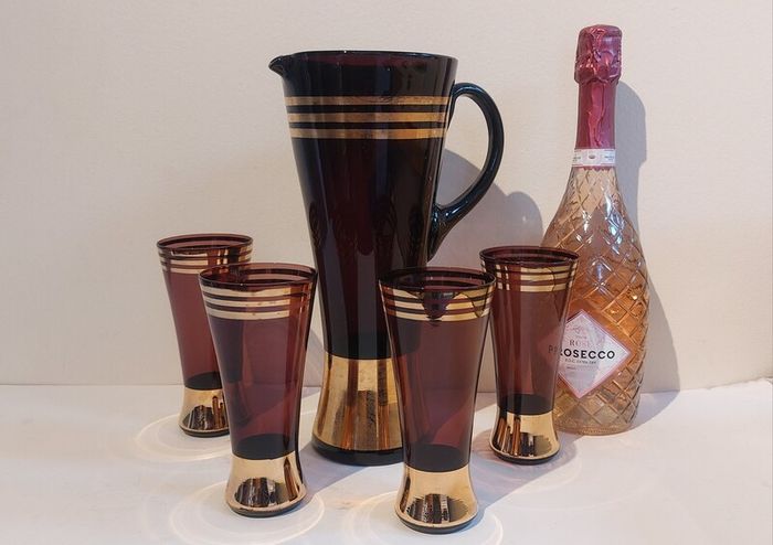Fabulous Vintage Retro Mid-Century-Modern Hand Blown Tall Glass Pitcher with Four Matching Hi-Ball Glasses in Purple/Amethyst Glass with Rose Gold Gilt Banding - Prosecco Not Included!