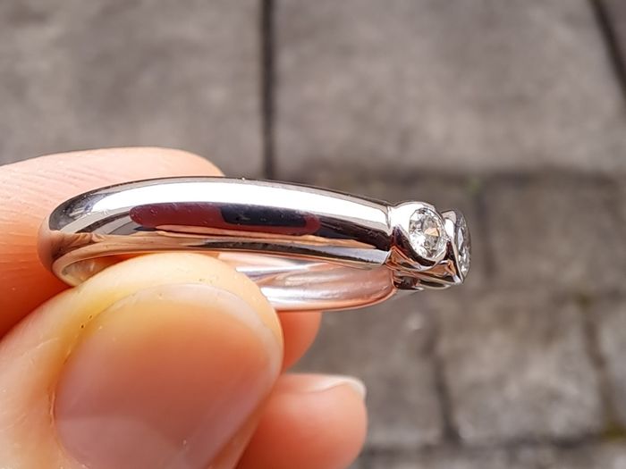 18ct white gold diamond ring 3 stones