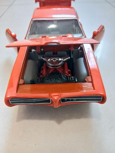 1969 Pontiac GTO 'The Judge 1:24' Die-Cast - Opening Hood, Doors & Trunk