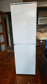 Zanussi integrated fridge freezer
