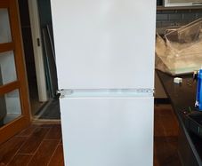 Zanussi integrated fridge freezer
