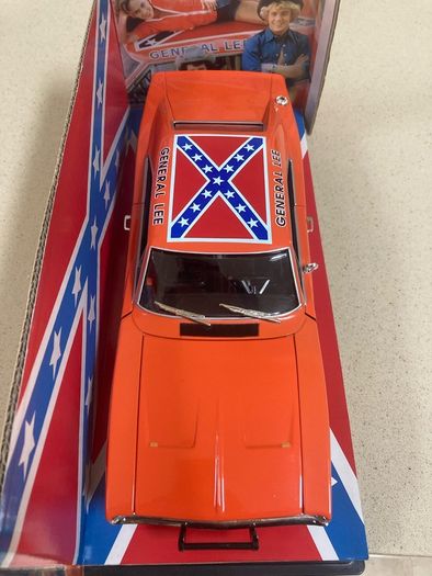 Dodge Charger General Lee Ertl scale 1/18