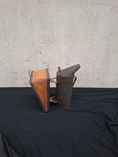 Vintage bees smoking device vintage postage possible