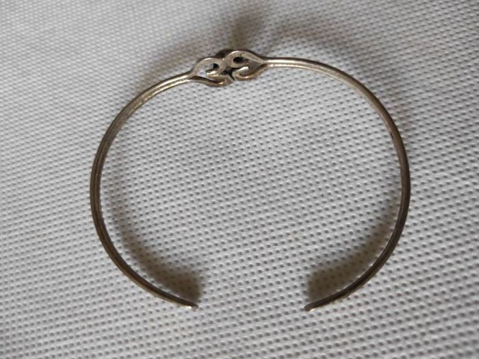 Vintage sterling silver bangle