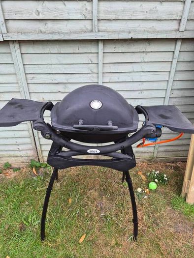 Weber Q1200 Gas Bbq with Stand and new Regulator
