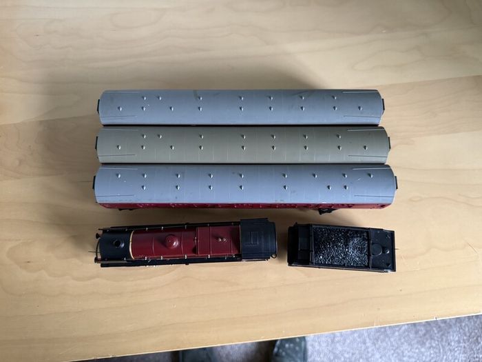 Hornby LMS Locomotive & 3 Carriages