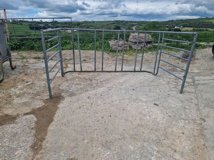 Calf creep feeder