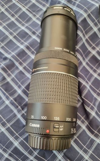 Canon EF 75 to 300mm f4-5.6 III USM telephoto zoom lens