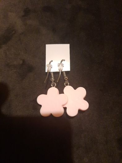 pink daisy earrings