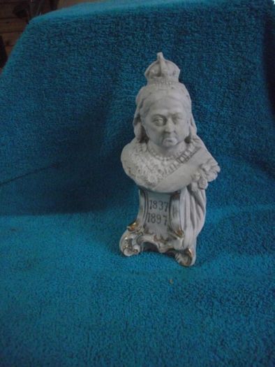 Bisque Pottery bust of Queen Victoria - Diamond Jubilee 1897