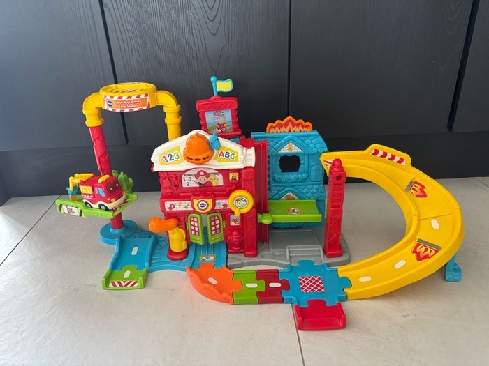 V tech toot toot baby speedster fire station