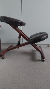 Kneeling chair