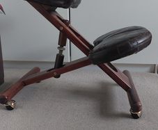 Kneeling chair