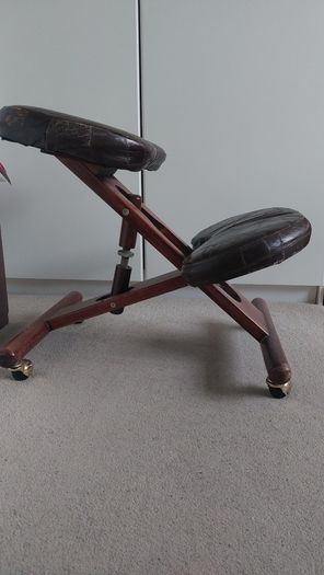 Kneeling chair