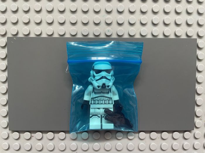 lego Star Wars sw1327 Imperial Stormtrooper minifigure - Male, Dual Molded Helmet with Light Bluish Gray Panels on Back, Shoulder Belts, Light Nougat Head