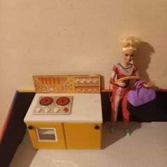 Dolls  vintage barbie  plus other barbie and kitchen cooker unit