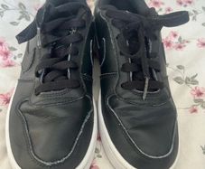 Nike runners size 4