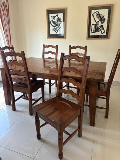 Dining table & 6 chairs