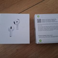 Apple AirPods 5 (wireless charging case)