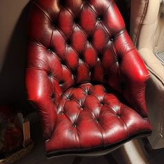 Chesterfield Swivel office chair - Mint condition
