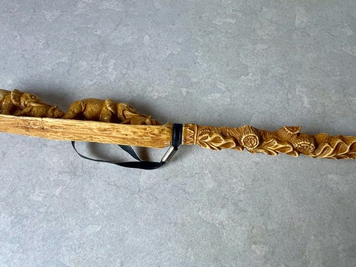 Vintage 1970s Repro Hand Carved Shoehorn with Elephant Motif Handle in sturdy Resin