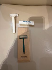 Kraft Recyclable Shaving Kit. Razor & shaving cream