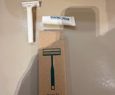 Kraft Recyclable Shaving Kit. Razor & shaving cream