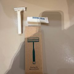 Kraft Recyclable Shaving Kit. Razor & shaving cream
