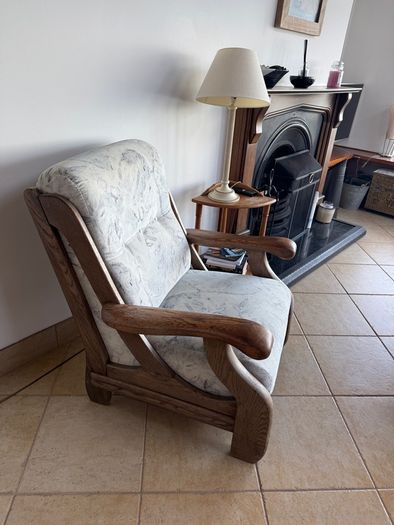 Sofa + 2 armchairs.