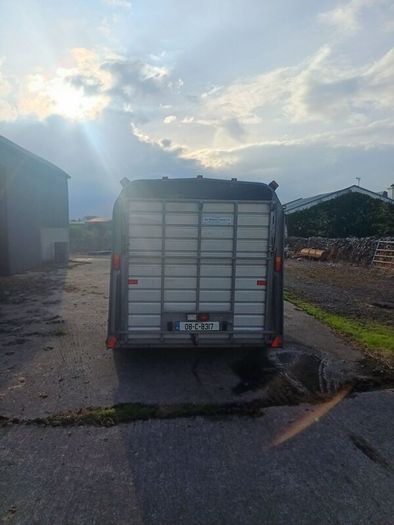 Cattle trailer