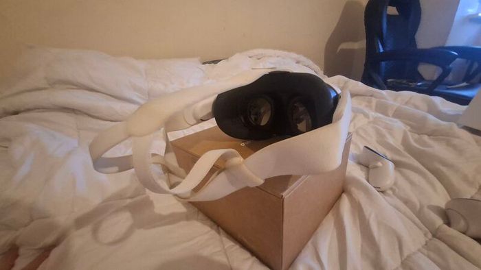 meta quest 3 with controllers and earmuffs, all working good condition