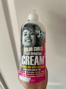 Color curls hair cream