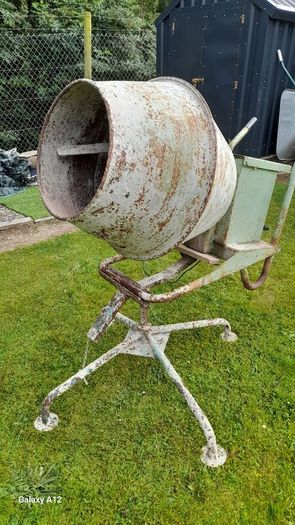 Cement Mixer...With Stand..240V
