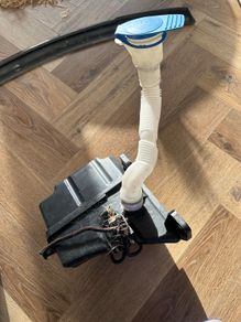 Vw golf mk6 washer bottle with pump , windscreen