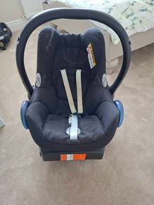 Maxi-cosi seat and EasyBase 2