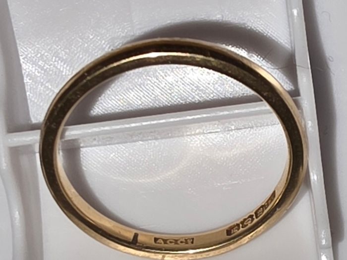 1910 18ct Gold Wedding Ring size 0