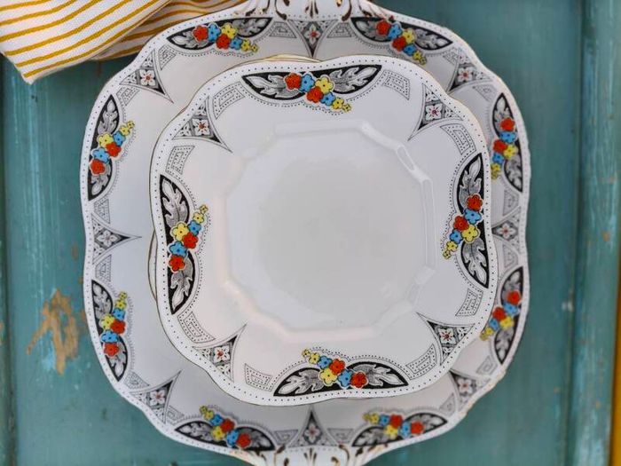Vintage cake plate & 6 tea plates