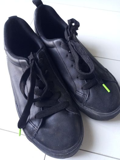 Girls trainers